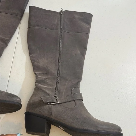 Pre-Loved Torrid Gray Heeled Boots 11W - Picture 6 of 7